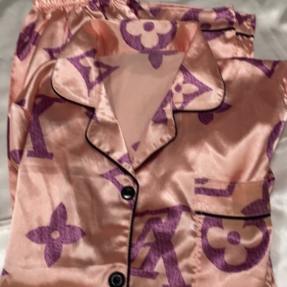 NONAME 2pc PJS set wash beautiful in color no bleach
